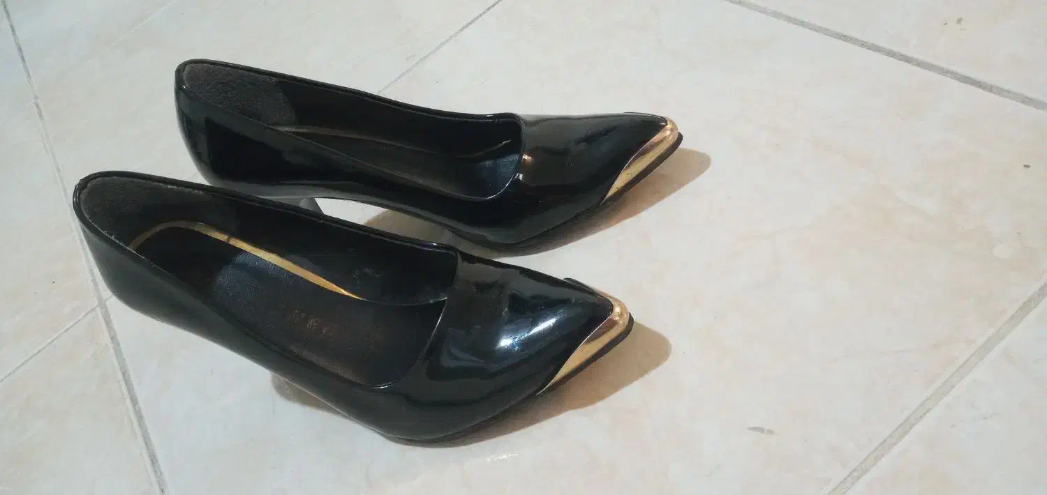 کفش مجلسی|کیف، کفش، کمربند|قم, چهار مردان|دیوار