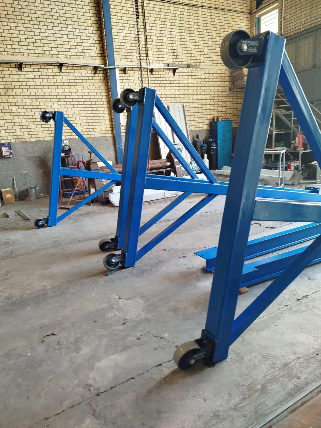 طراحی و ساخت جرثقیل دروازه‌ای سفارشی|خدمات پیشه و مهارت|برخوار, |دیوار