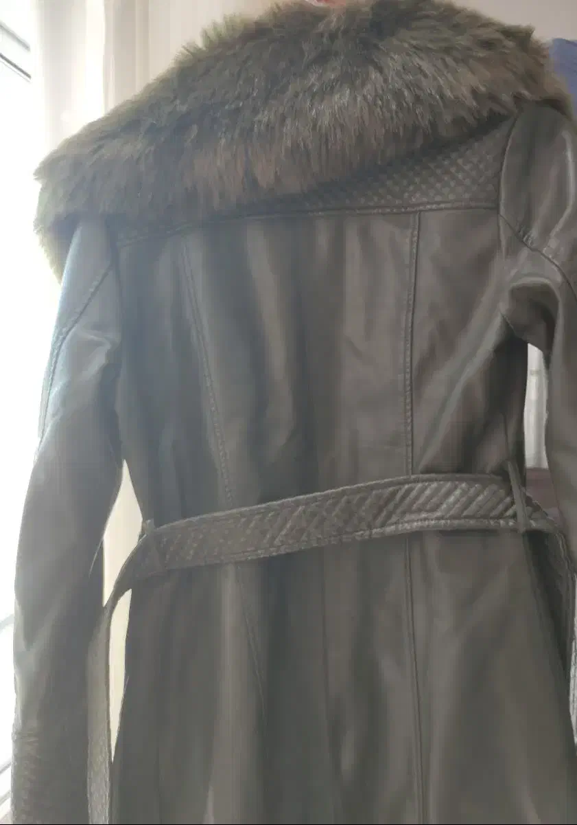 پالتوزنانه|لباس|مبارکه, |دیوار