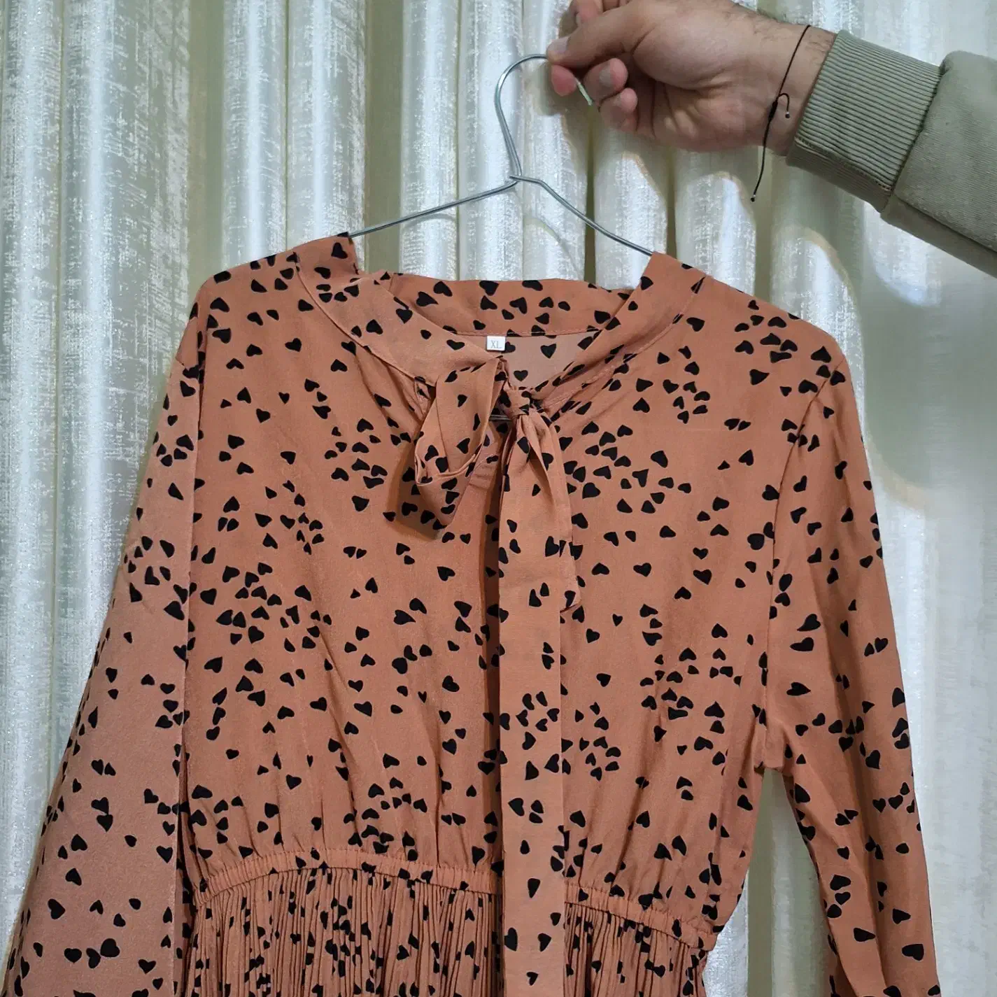 پیراهن|لباس|جلفا, |دیوار