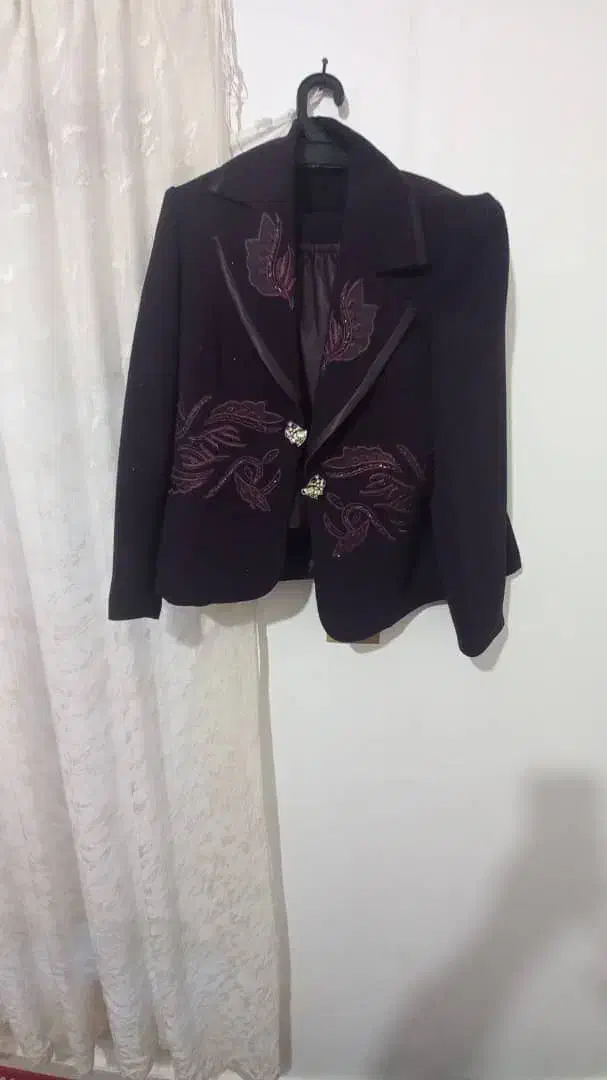 کت و دامن مجلسی|لباس|خمین, |دیوار