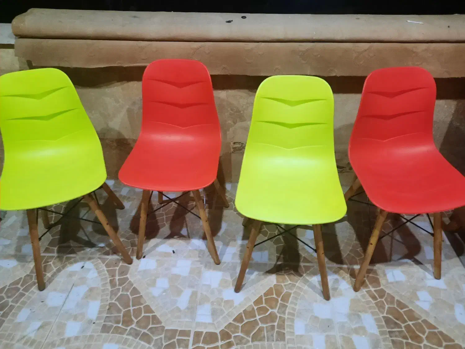 صندلی پایه چوبی سالم|میز و صندلی غذاخوری|تربتحیدریه, حسنی بالا|دیوار