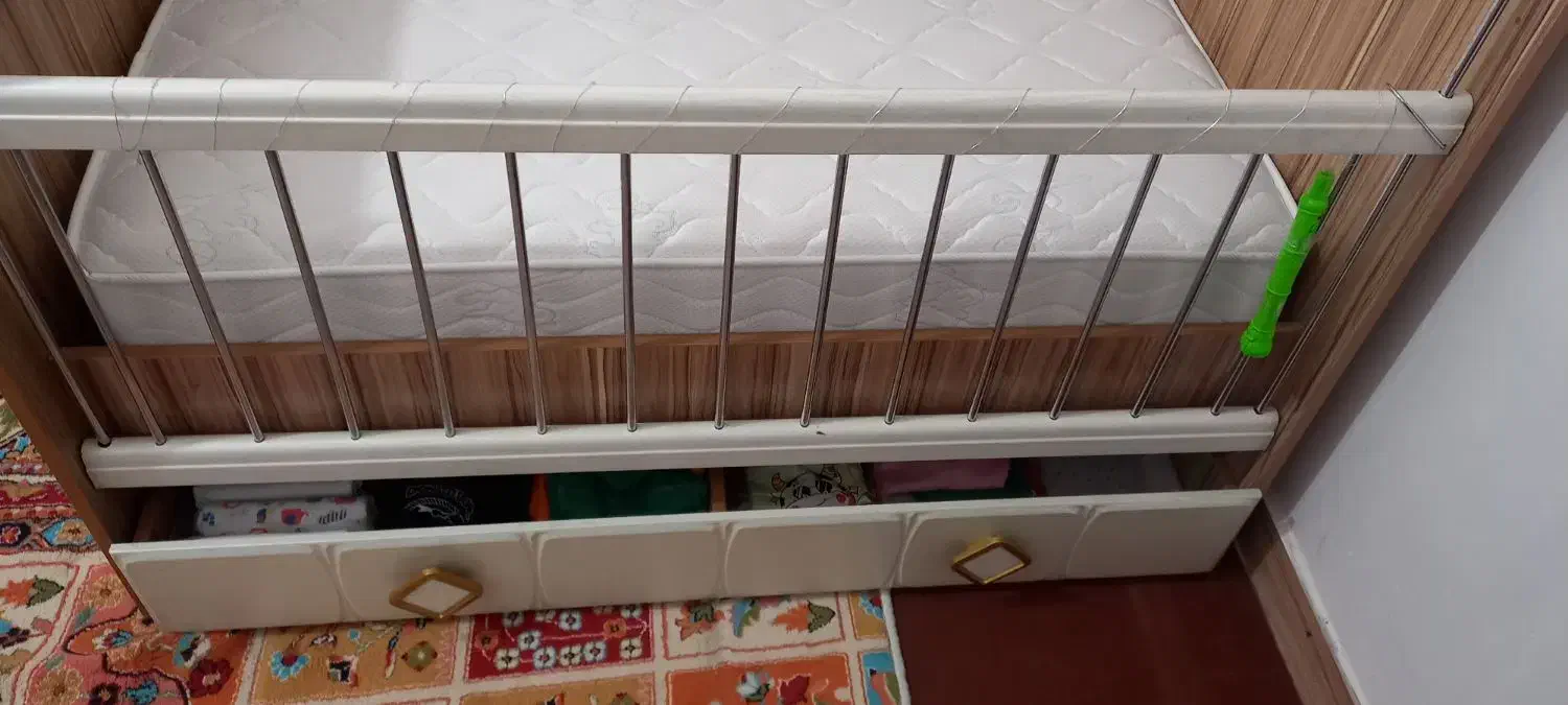 تخت وتشک کودک|تخت و صندلی بچه|اسلامشهر, شهرک امام حسین (میان آباد)|دیوار