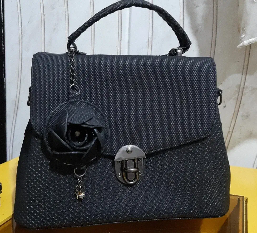 روسری و کیف|کیف، کفش، کمربند|مرند, |دیوار