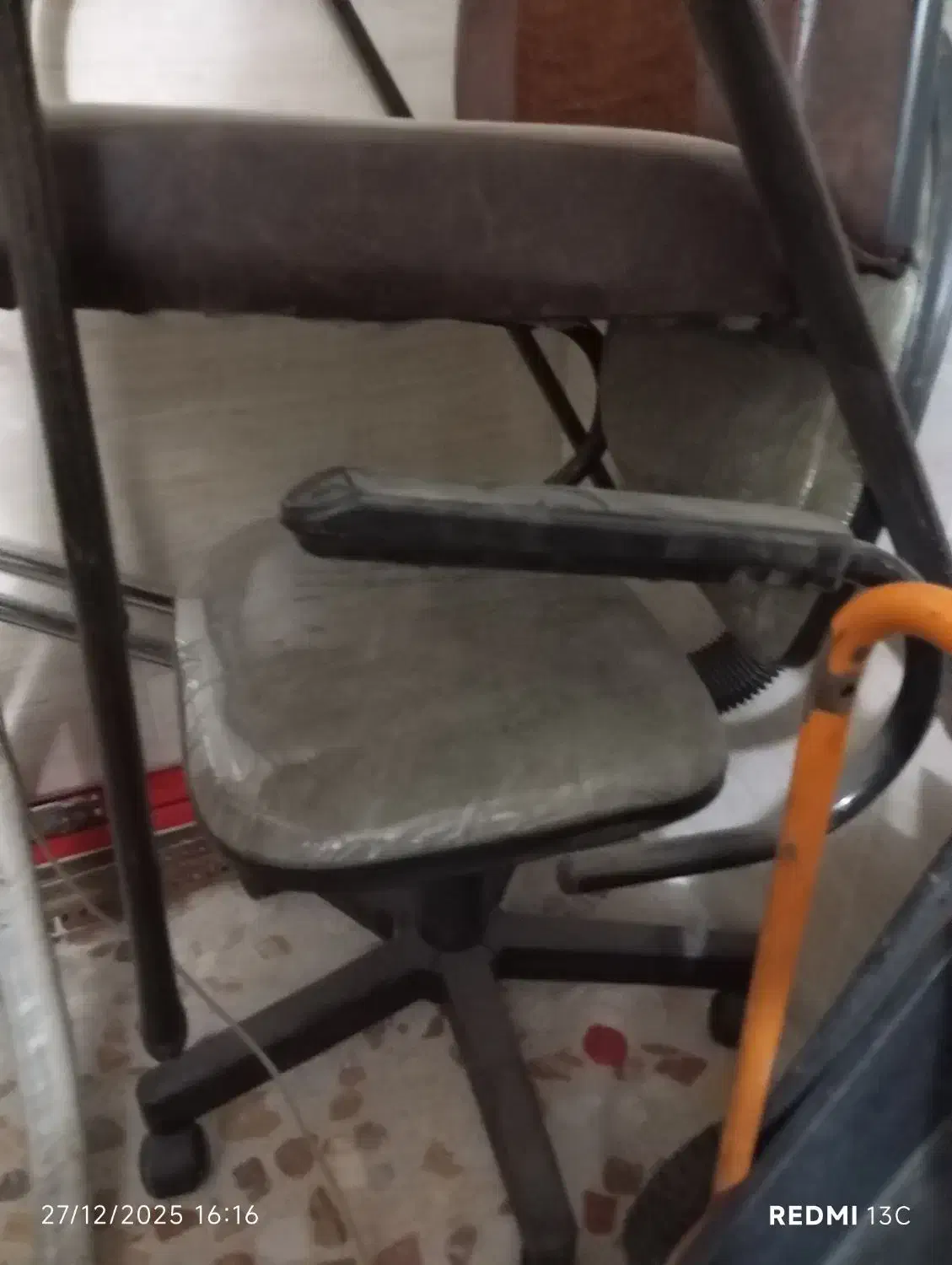 صندلی|مبلمان اداری|اصفهان, خانه اصفهان|دیوار