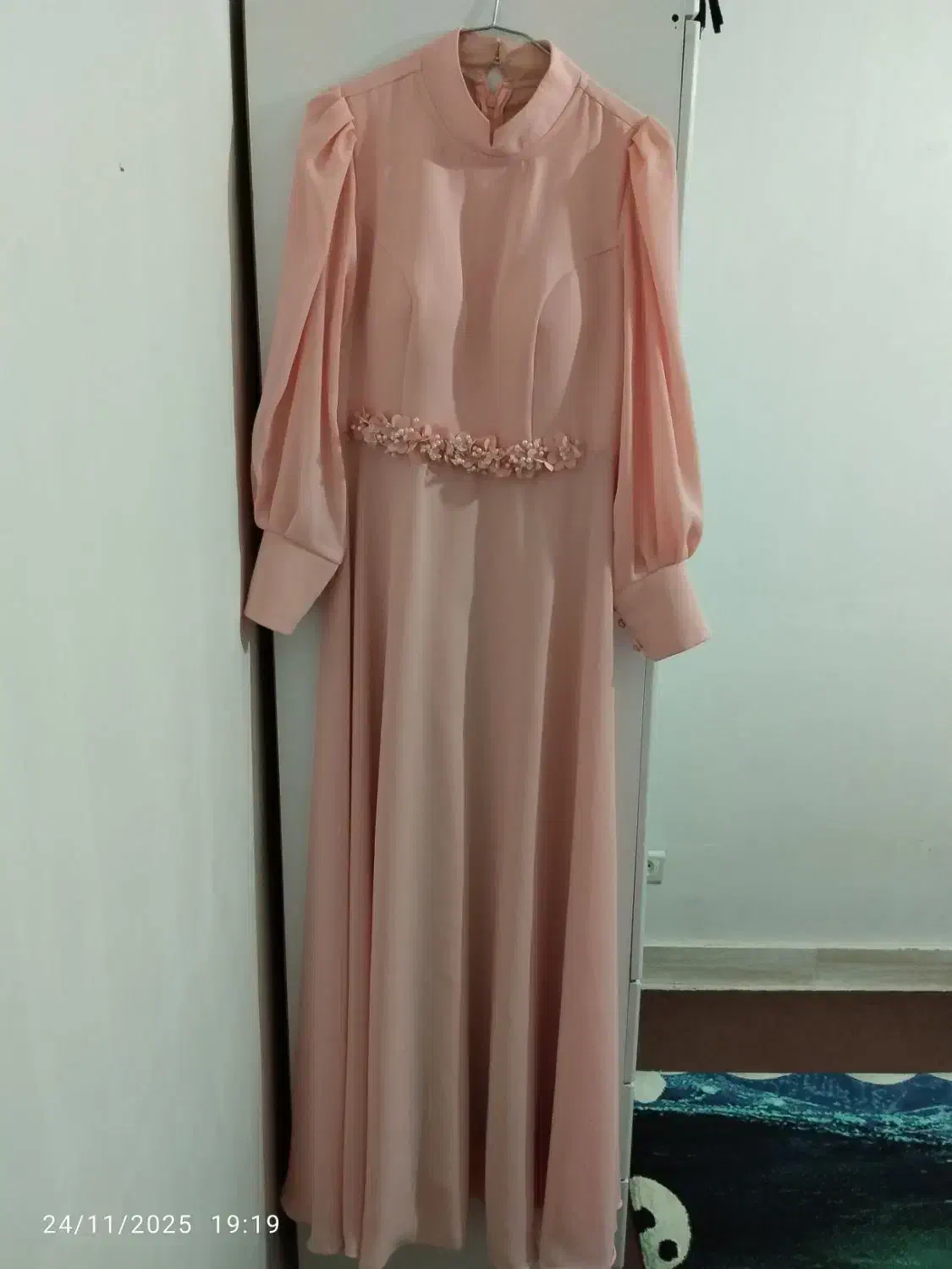 لباس مجلسی|لباس|مهاجران, |دیوار