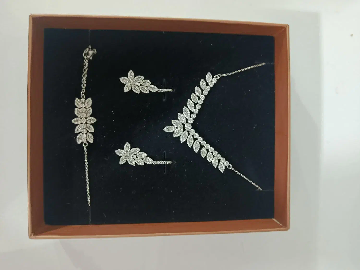 فروش ست نقره زنانه زیرقیمت بازار|جواهرات|صدرا-فارس, فاز ۱|دیوار