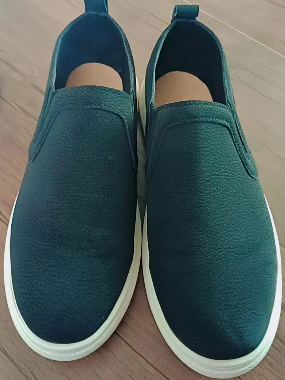 کفش|کیف، کفش، کمربند|اردبیل, |دیوار