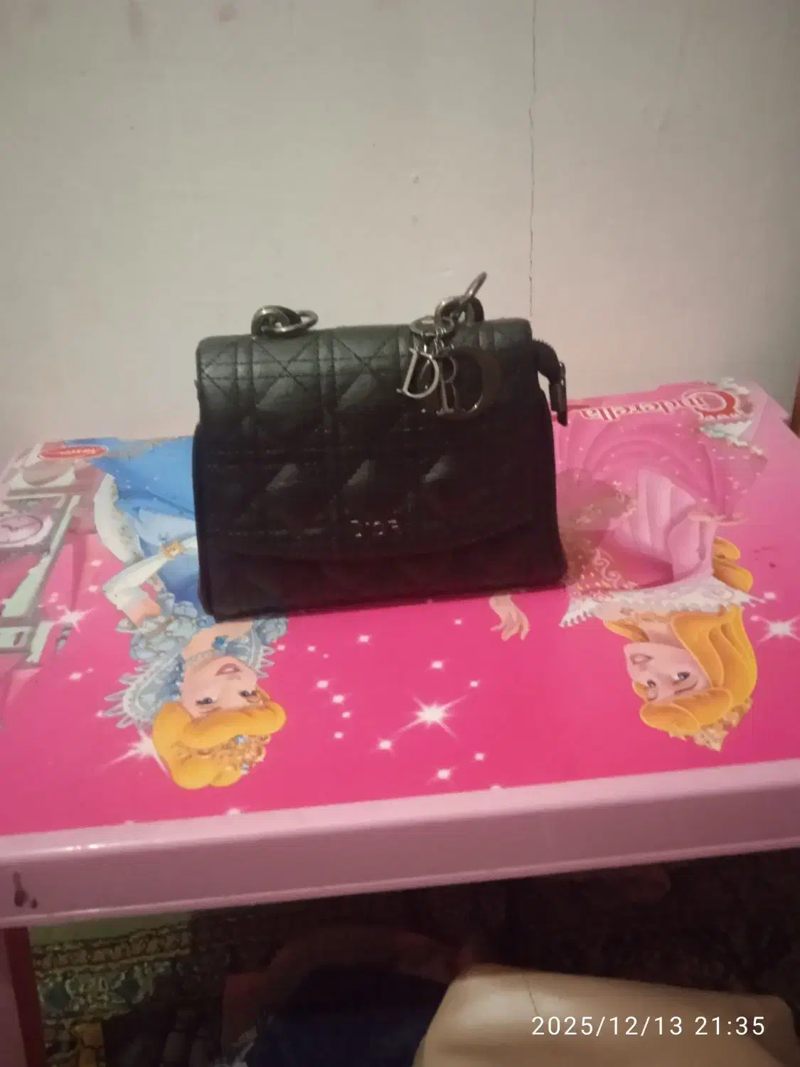 کیف درحدنو ۱۰۰|کیف، کفش، کمربند|آستانه اشرفیه, |دیوار