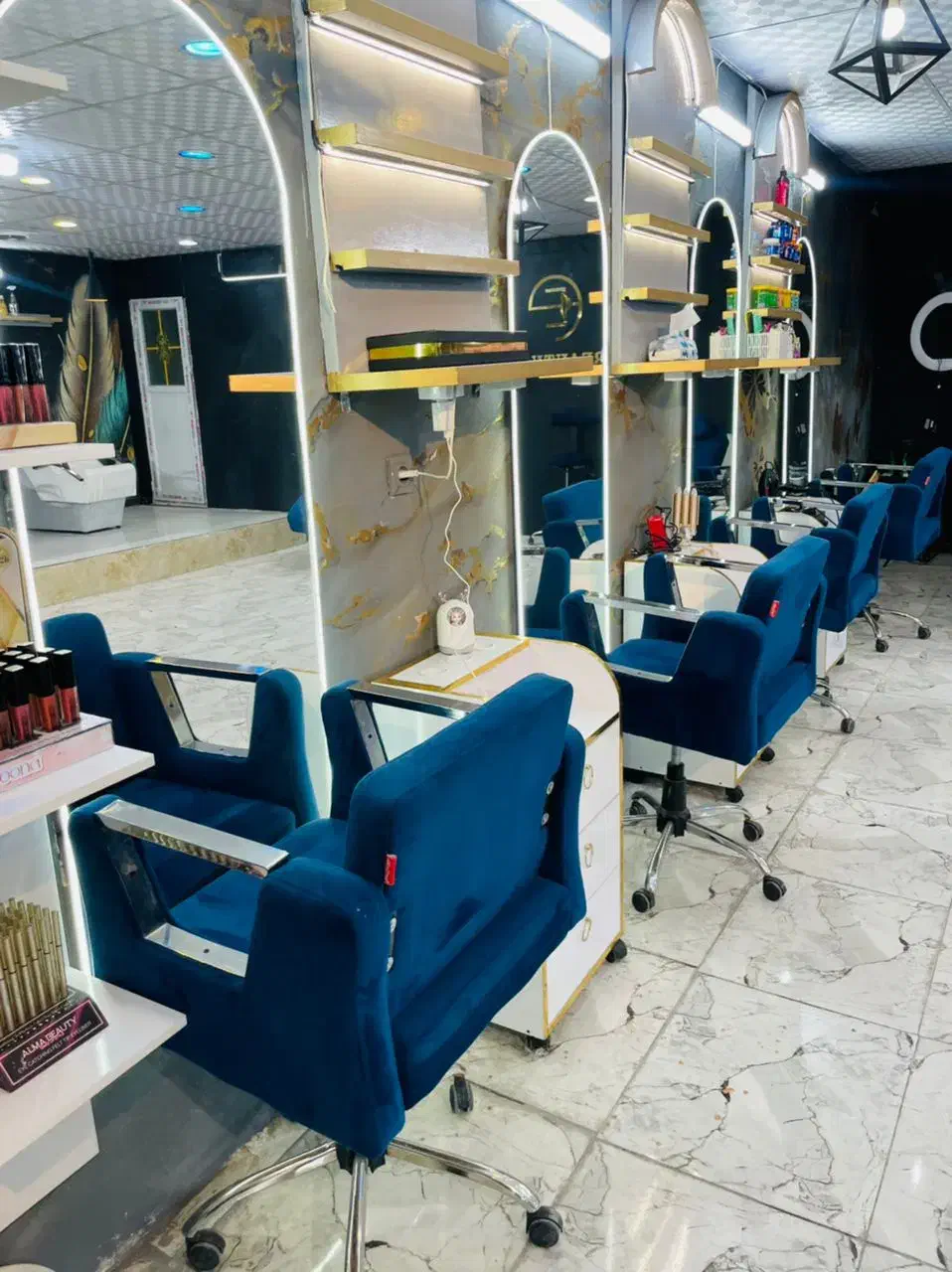 اجاره آرایشگاه زنانه با کلیه امکانات|اجارهٔ مغازه و غرفه|جهرم, |دیوار