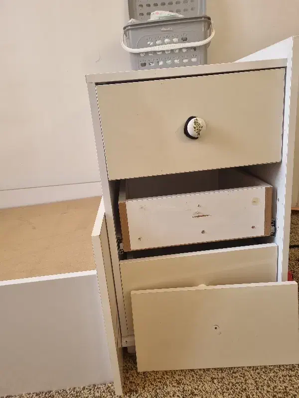 تخت نوجوانی.|تخت و سرویس خواب|مرند, |دیوار