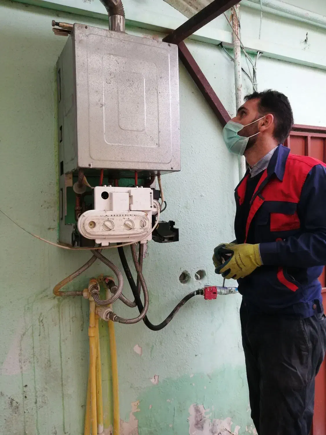 نصب و تعمیرات انواع پکیج و آبگرمکن،لباسشویی|خدمات پیشه و مهارت|رودسر, |دیوار