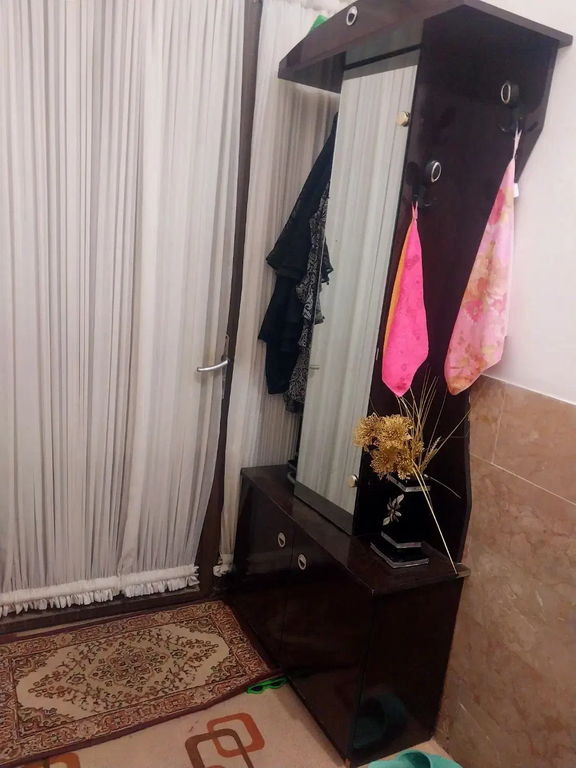 جاکفشی|جاکفشی، کمد، دراور|قائن, |دیوار