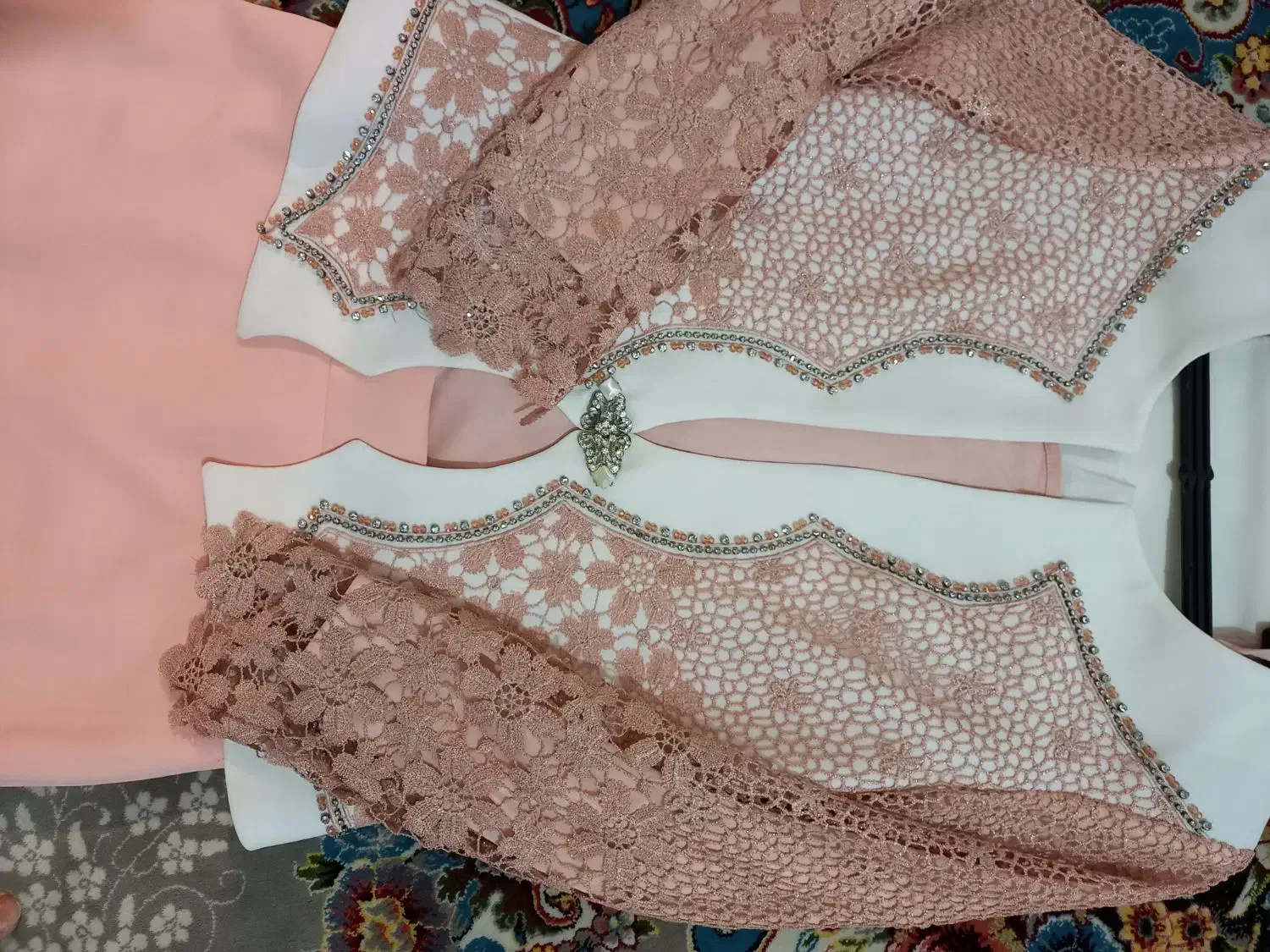 کت و تاپ و دامن|لباس|قدس, شهر‌قدس|دیوار