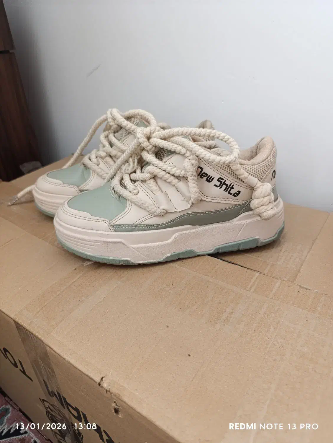 کفش|کیف، کفش، کمربند|طبس, |دیوار