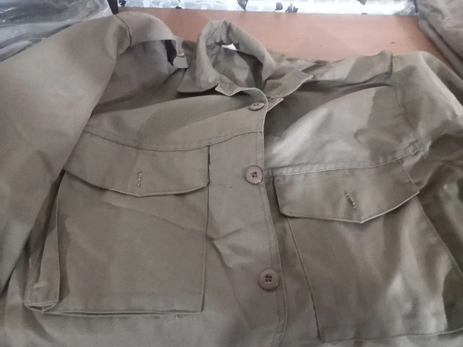 لباس نظامی|لباس|خوی, |دیوار