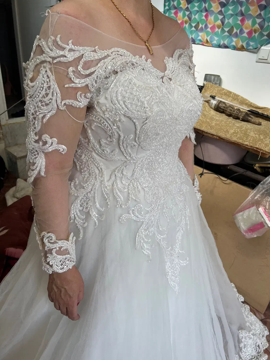 تعدادی لباس عروس مزون|لباس|شیراز, قلعه شاهزاده بیگم|دیوار