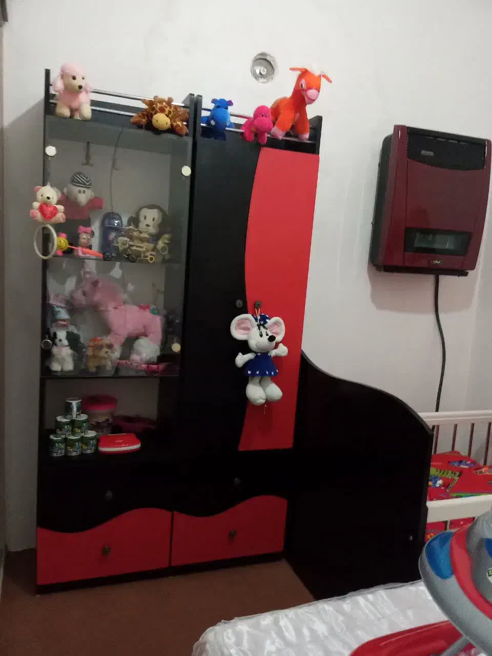 تخت و کمد درحدنو|اسباب و اثاث بچه|سراب, |دیوار