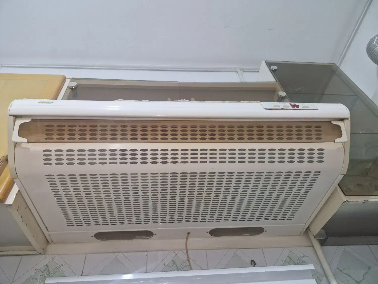 هود وسینگ دوقلو|هود|اسفراین, |دیوار