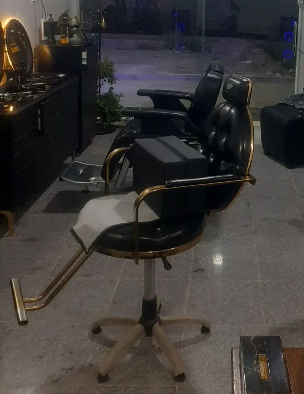 صندلی چرخ دار ، دارای تنظیم ارتفاع ، آرایشگاه|آرایشگاه و سالن‌های زیبایی|قزوین, |دیوار