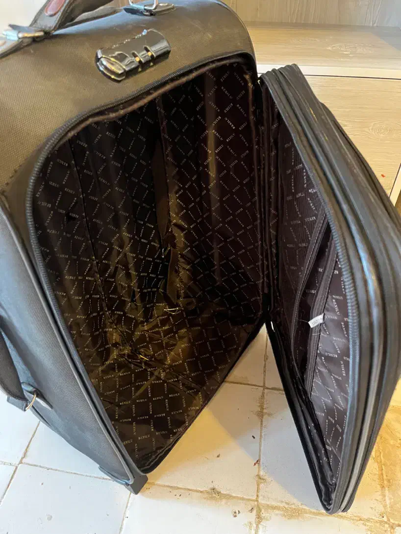 کیف|کیف، کفش، کمربند|شیراز, گود عربان|دیوار