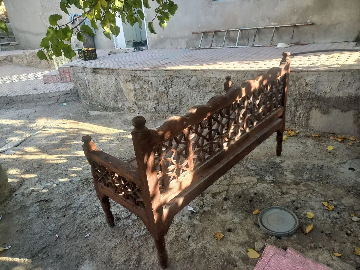 تخت سنتی|صندلی و نیمکت|رودهن, |دیوار