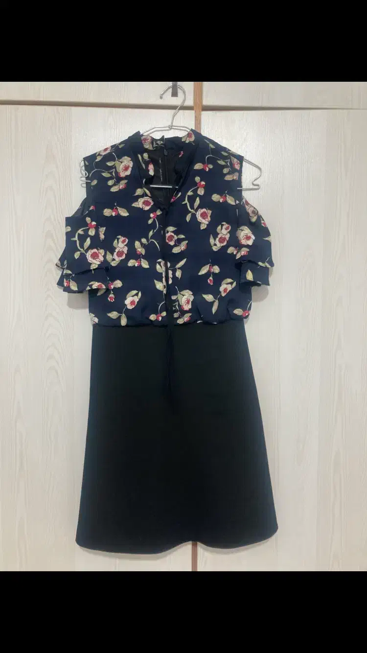 پیراهن مجلسی|لباس|فریدون‌کنار, |دیوار