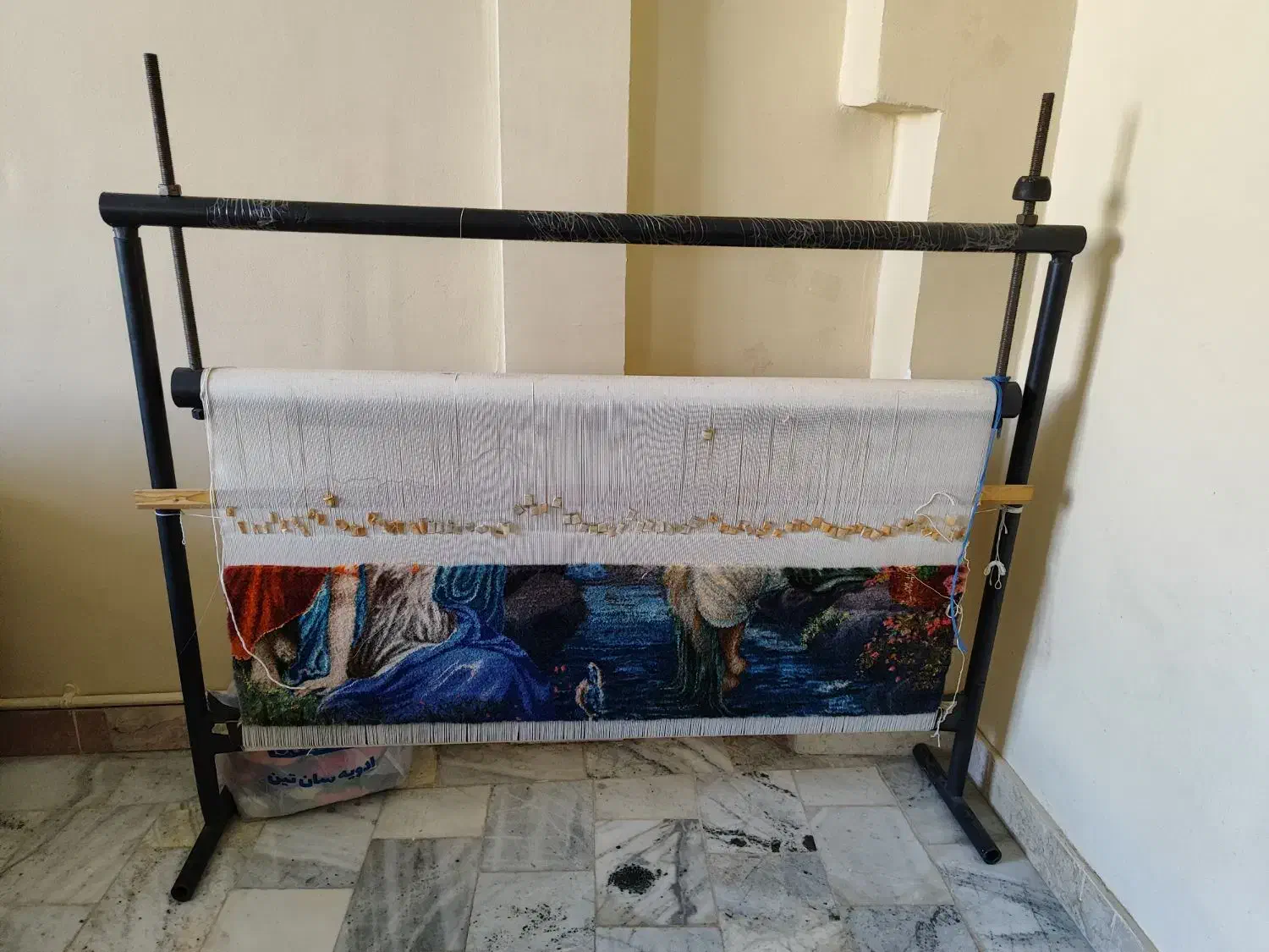 دار قالی بافی دختران ماهیگیر|تابلو فرش|بومهن, |دیوار