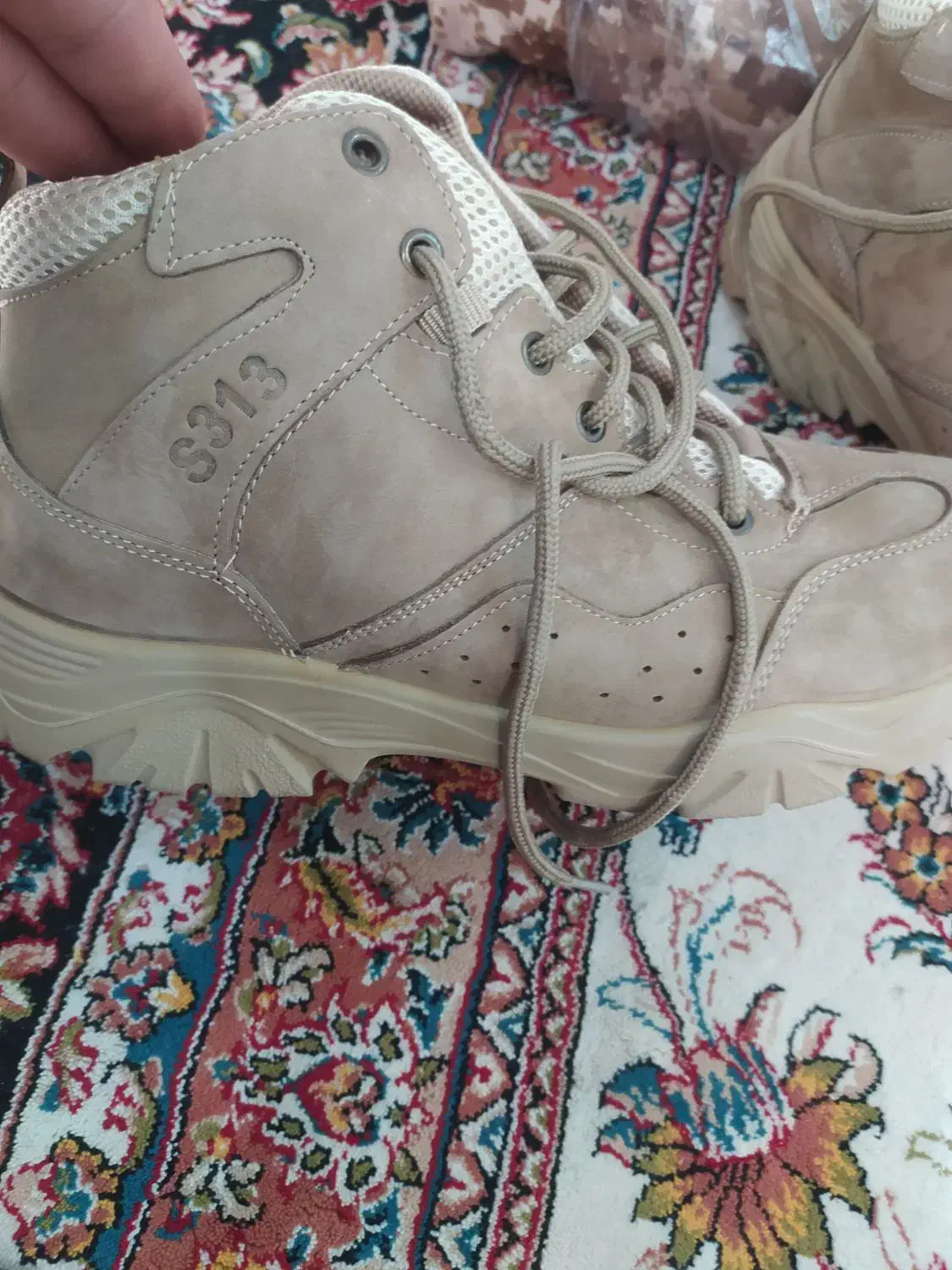 لباس سپاهی خاکی با پوتین|لباس|زابل, |دیوار