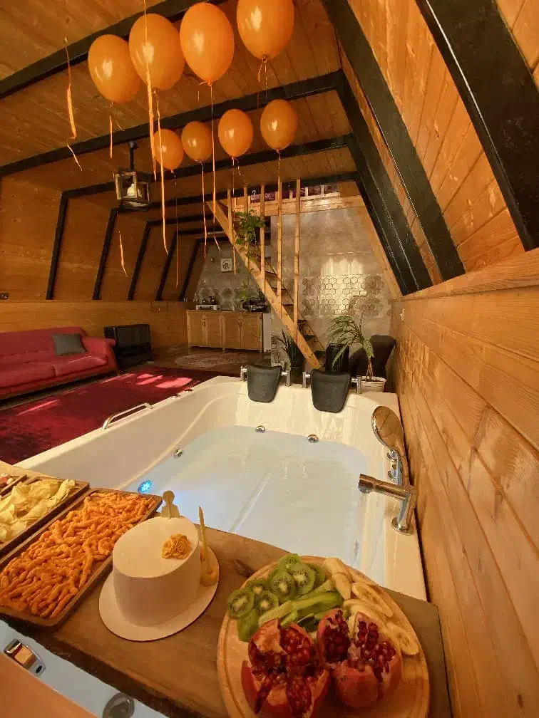 کلبه دیار در دل جنگل لفور|اجارهٔ کوتاه‌مدت ویلا و باغ|مرزیکلا, |دیوار