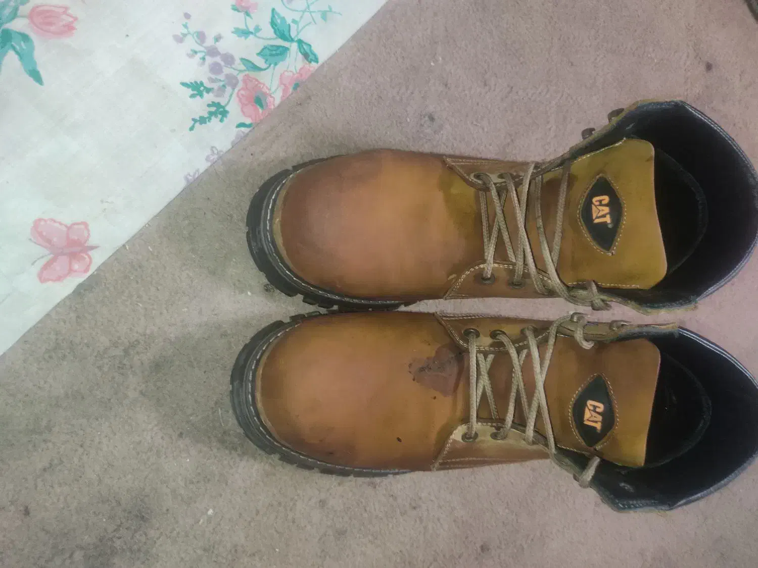 بوت کاترپیلار اصلی|کیف، کفش، کمربند|قم, مهر آباد|دیوار