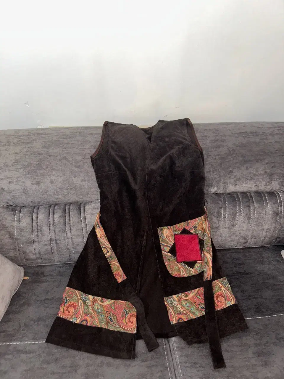 تعدادی لباس پالتو کاپشن بلوز شال کلاهش شومیز|لباس|اندیشه, اندیشه فاز ۱|دیوار