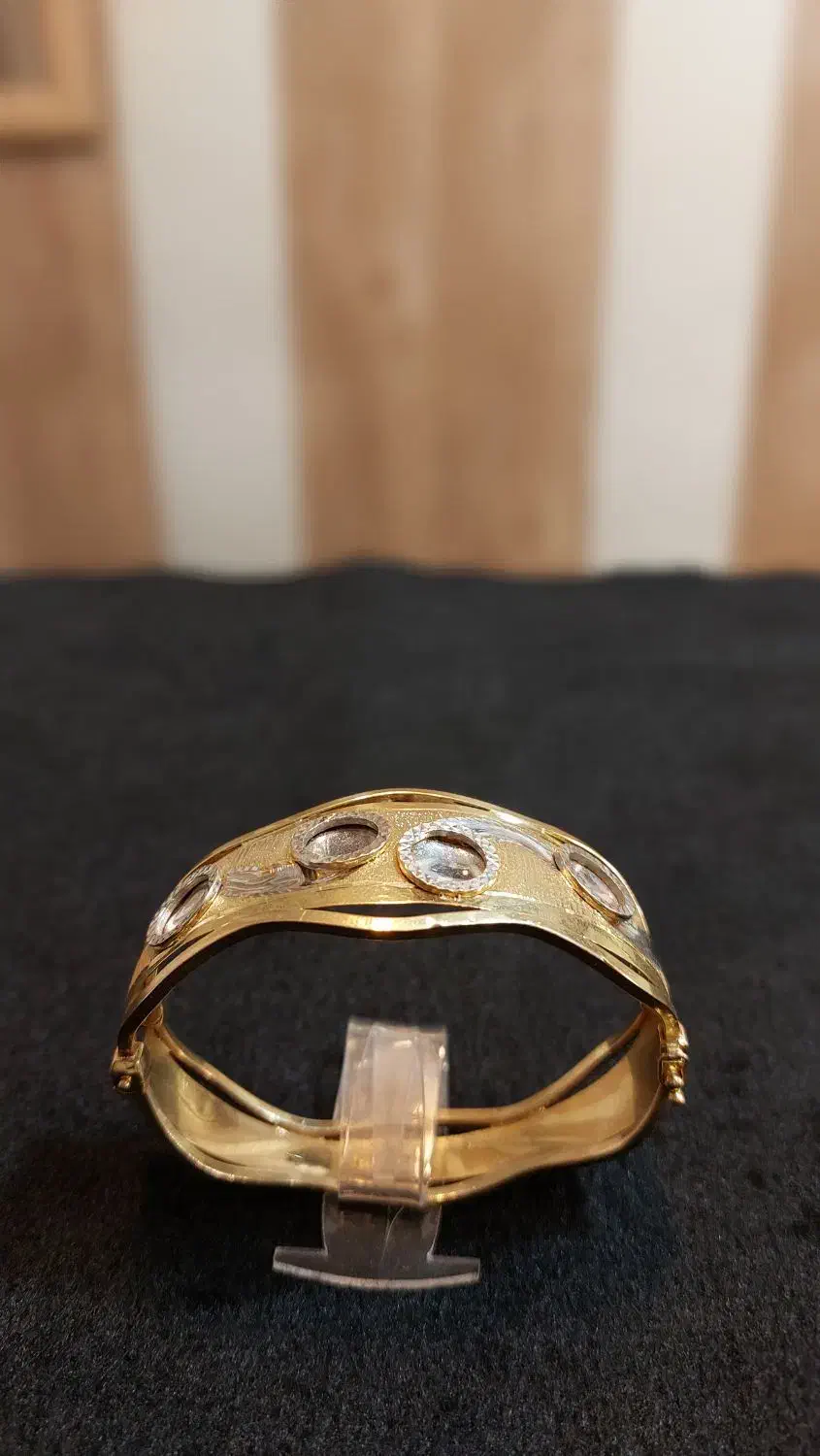 مدال هخامنشی و تکپوش فنری و دستبند قفل دار|جواهرات|کرمانشاه, |دیوار