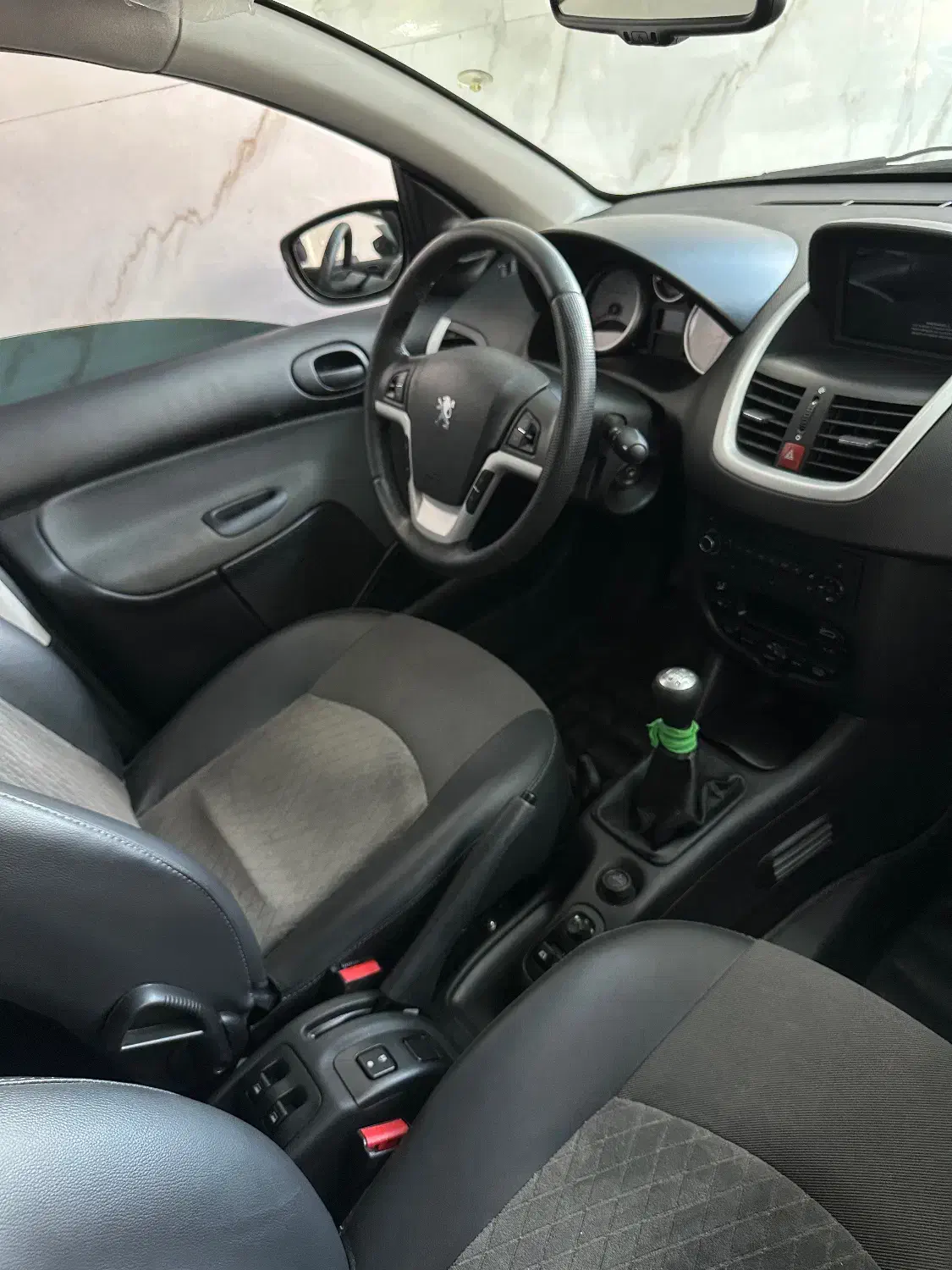 ۲۰۷ سقف شیشه ۴۰۴|خودرو سواری و وانت|بندرعباس, |دیوار