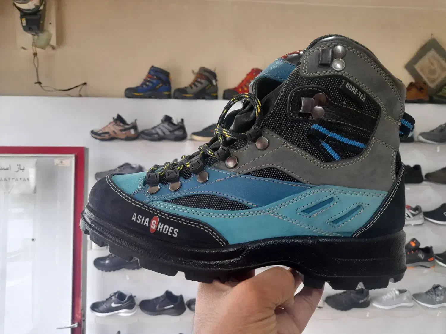 مدلهای متنوع کفش های زمستانی و کوهنوردی|کیف، کفش، کمربند|همدان, |دیوار