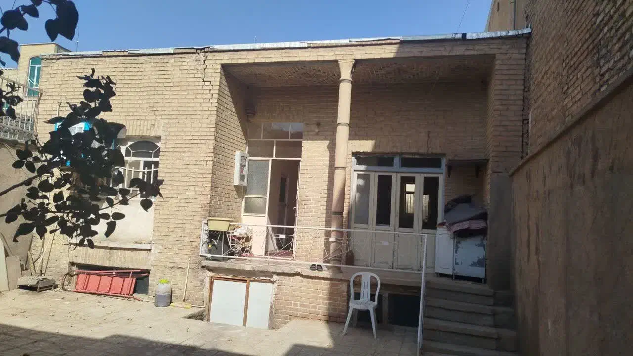 ۱۷۰ مترخانه کلنگی (باغشازده)|فروش خانه و ویلا|قم, باغ شازده|دیوار