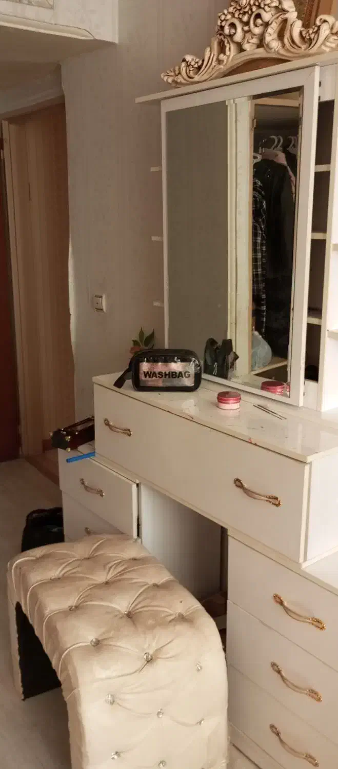 سرویس خواب و میز لوازم ارایش|تخت و سرویس خواب|شیراز, باغ تخت|دیوار