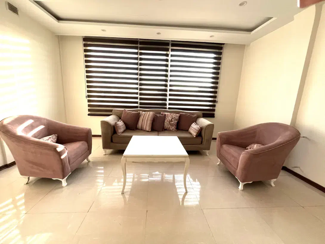 مبل در حد نو بسیار تمیز|مبلمان خانگی و میز عسلی|کرج, گلشهر|دیوار