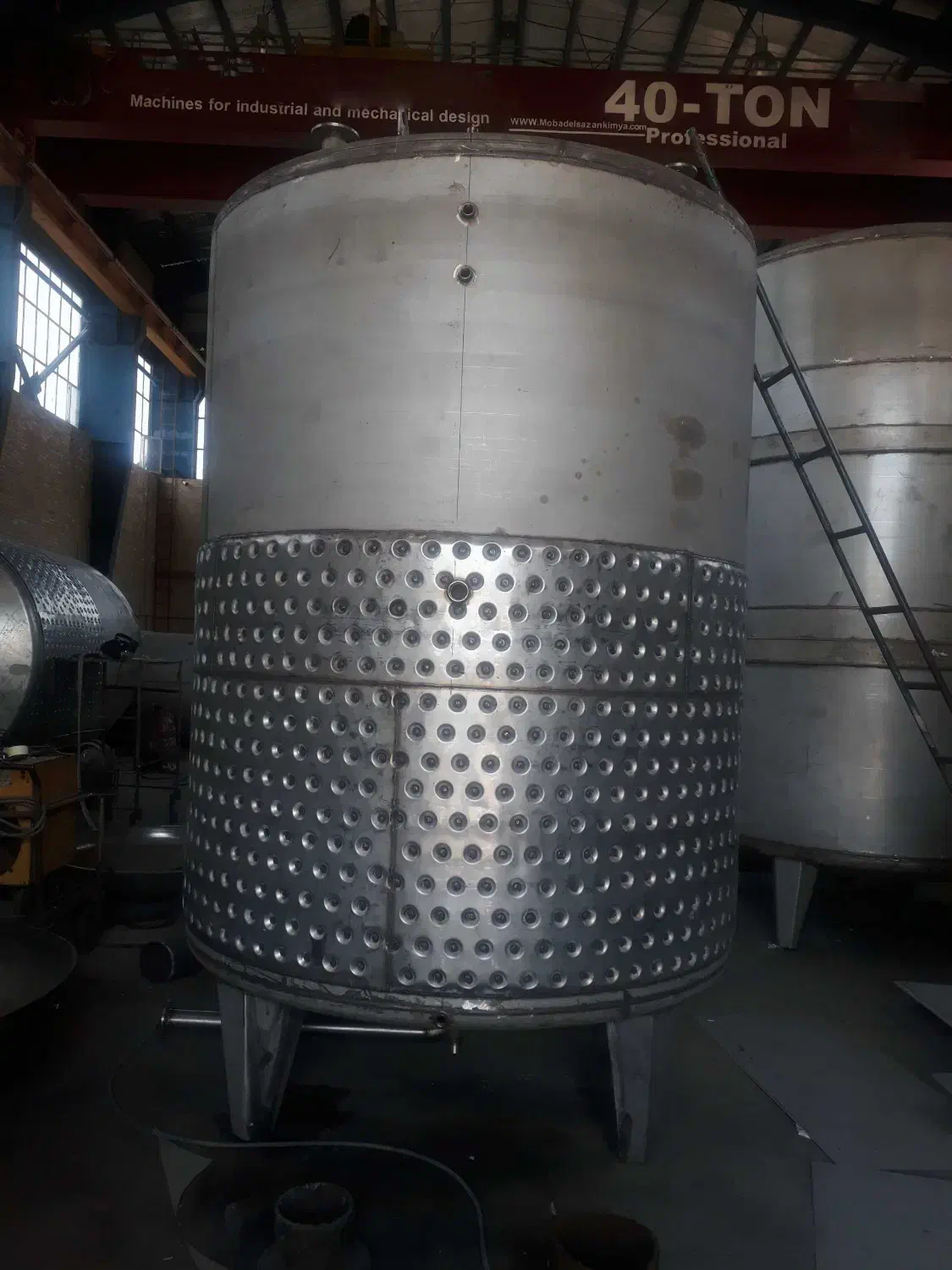 مخزن استیل در انواع حجم و ابعاد|خدمات پیشه و مهارت|فشاپویه, |دیوار