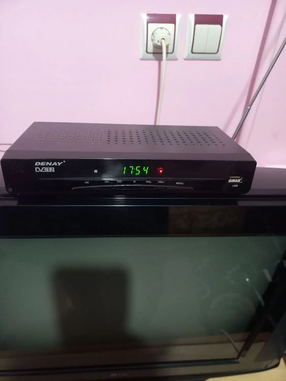 تلویزیون  همراه با دستگاه گیرنده دیجیتال|تلویزیون و پروژکتور|کردکوی, |دیوار