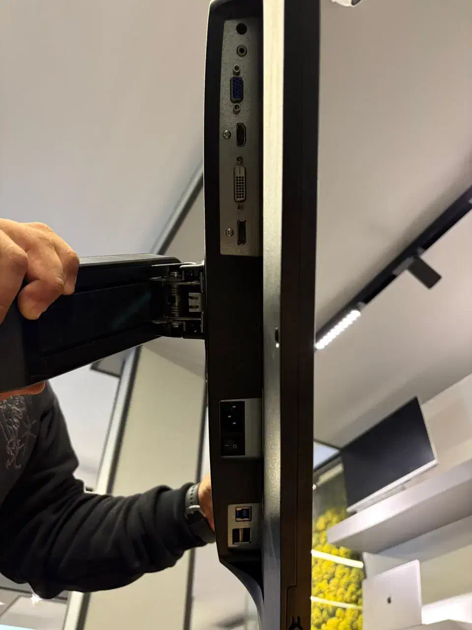 مانیتور استوک 24 AOC|قطعات و لوازم جانبی رایانه|تهران, فلسطین (میدان انقلاب)|دیوار