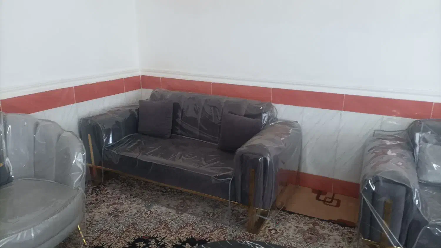 فروش مبل ده نفره ی صدفی|مبلمان خانگی و میز عسلی|بندر دیر, |دیوار