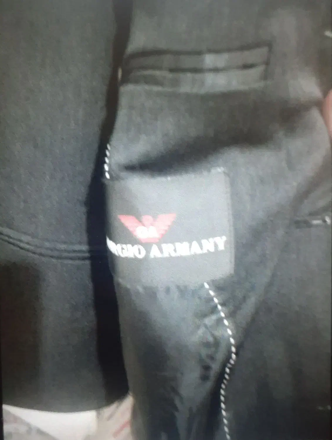 کت وشلوار|لباس|ری, شهادت|دیوار