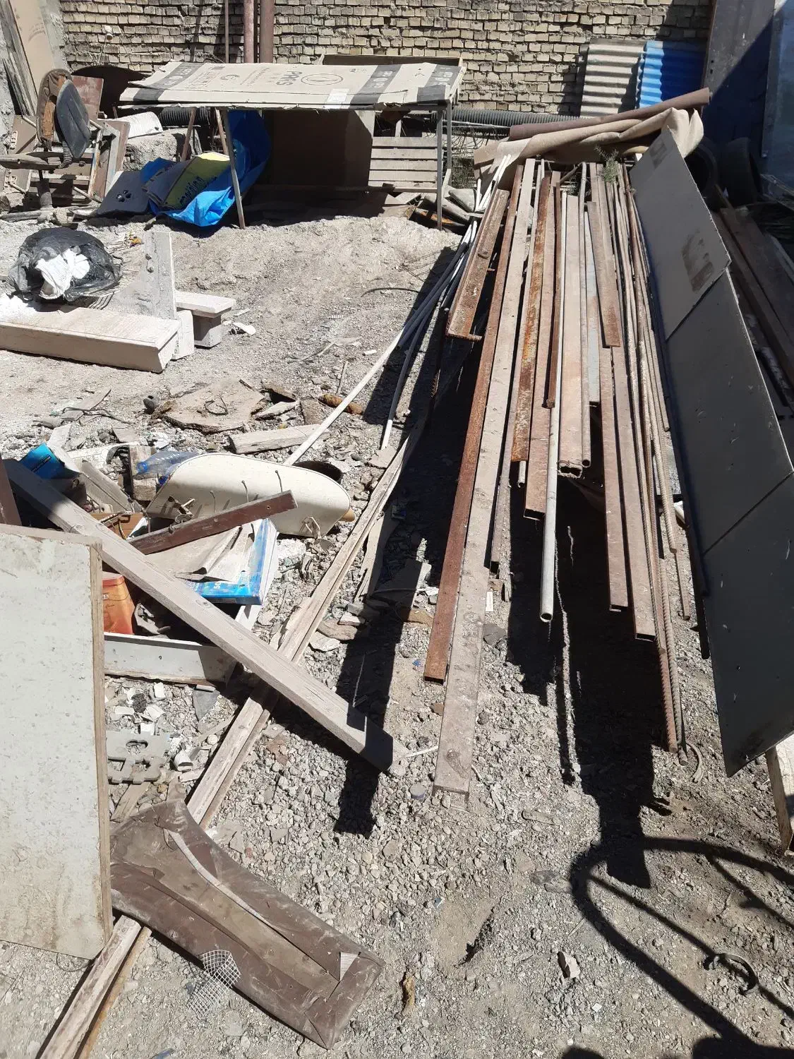 مقداری آهن آلات قوطعی، میلگرد،لوله|مصالح و تجهیزات ساختمان|اهواز, کوی فرهنگیان ۱|دیوار