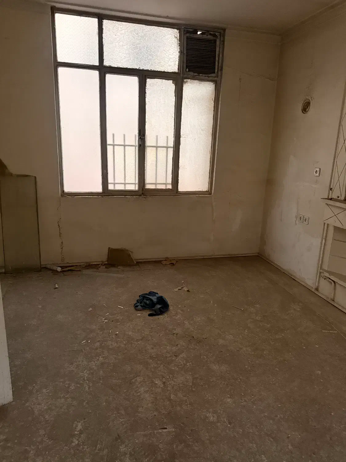 ساختمان ۳ طبقه مستقل دربست