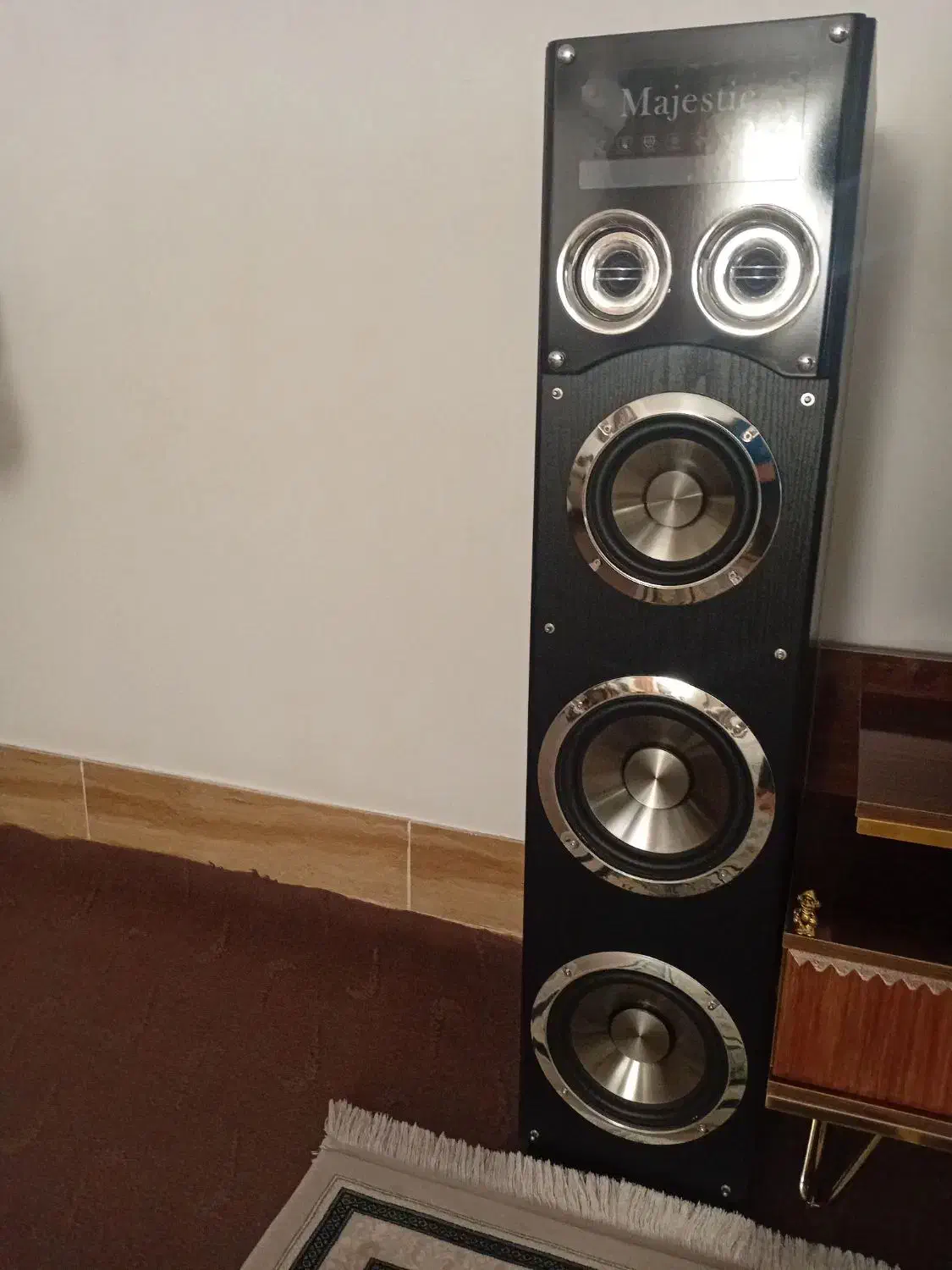 اسپیکر در حد نو|سیستم صوتی خانگی|میانه, |دیوار