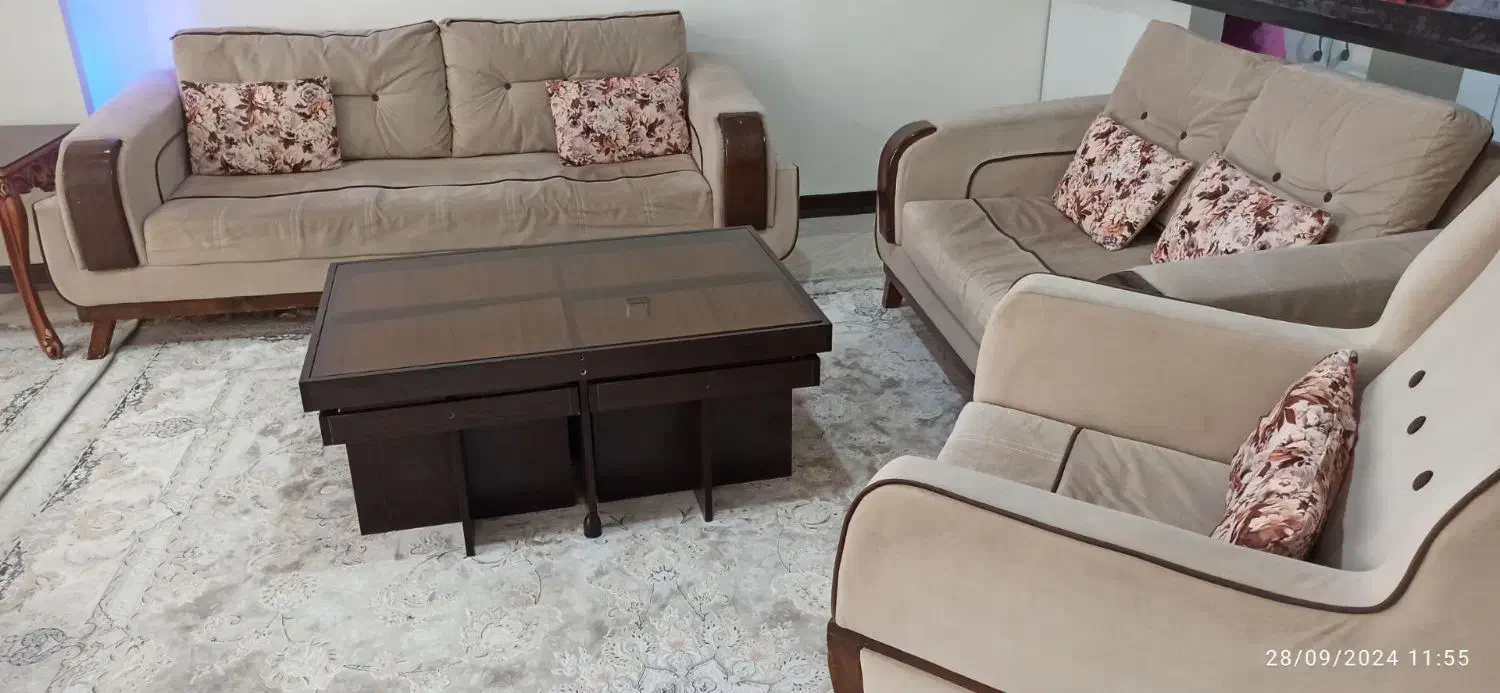 مبل ۷نفره و میز|مبلمان خانگی و میز عسلی|اصفهان, شهرک کوثر|دیوار