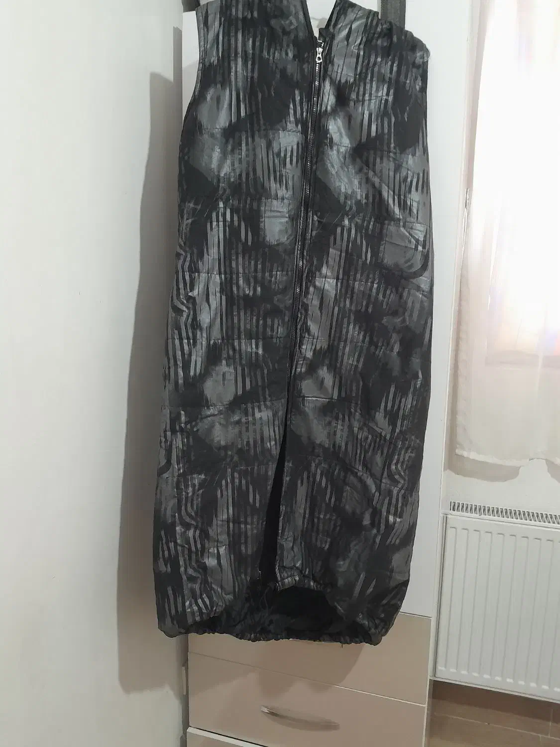 تعدادی لباس|لباس|اردبیل, |دیوار