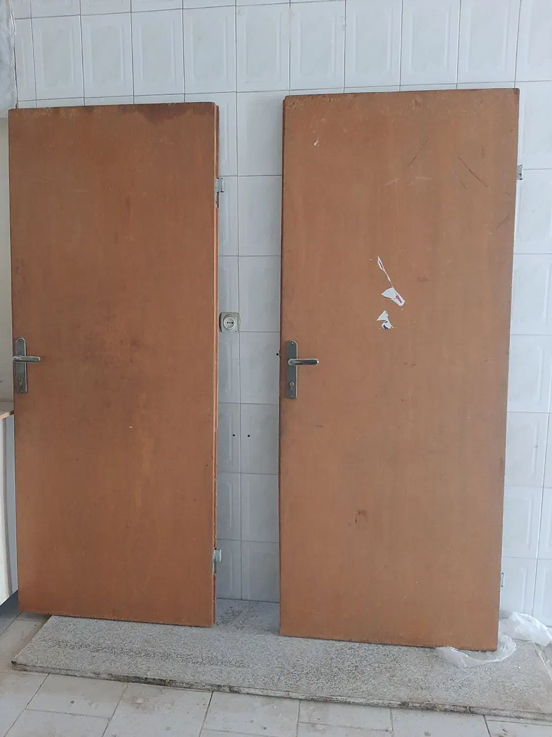 درب چوبی  قدیمی گردو|مصالح و تجهیزات ساختمان|سیرجان, |دیوار