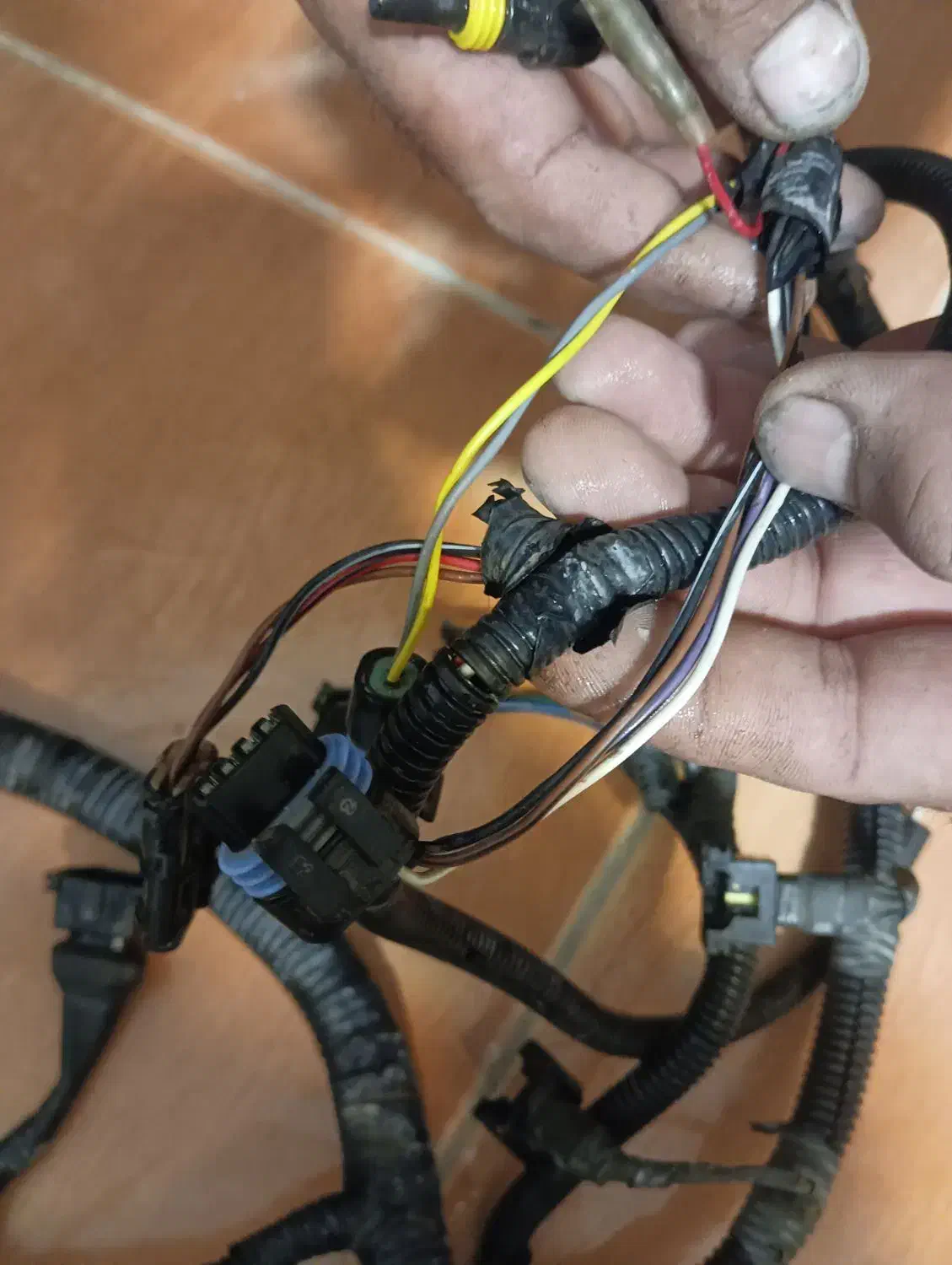 سیم کشی فابریک  دووسیلوو همراه وسایل|قطعات یدکی و لوازم جانبی|کرمان, |دیوار